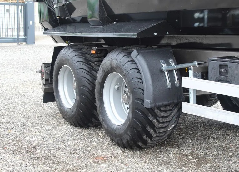 15T ダンプトレーラー　容量 18㎥　カーゴタイプ