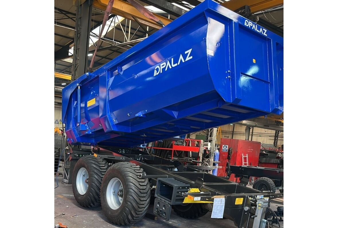 12T ダンプトレーラー　容量 15㎥  カーゴタイプ