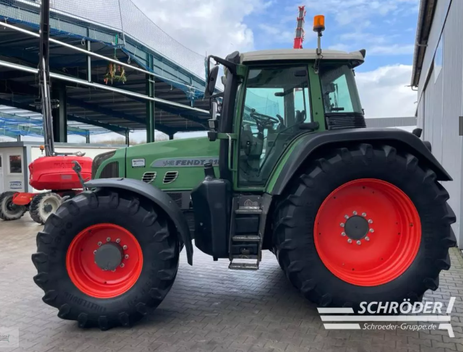 フェント　Vario 818 TMS — 180馬力 / 15,950時間